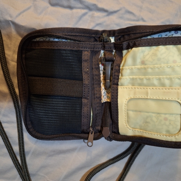 Sherpani Zoe Chartreuse and Gray Crossbody Mini Bag - Picture 2 of 3